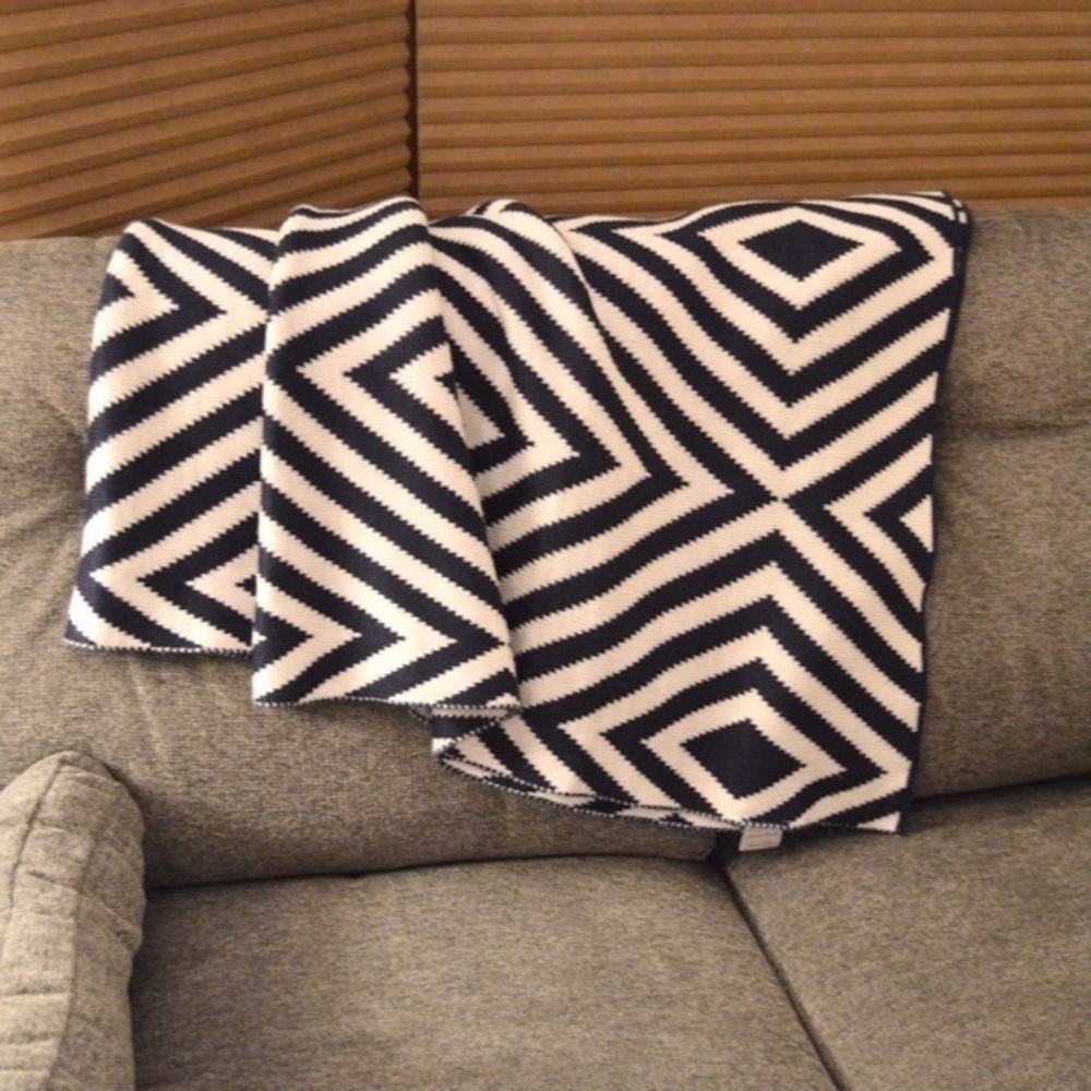 SOFT Sweater Blanket, Diamond Pattern, Blue/White‎